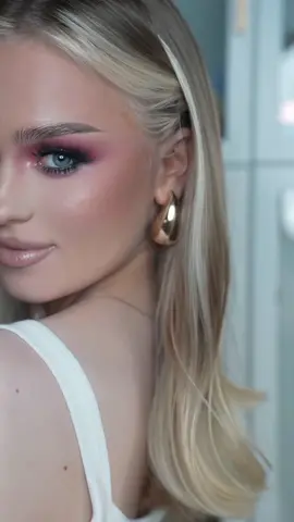 Will you give this hack a try? Ib: @Krista Follow for more makeup and hairstyle ideas ❤️ #makeup #hairstyle #hairtips #hairstyletips #makeuptips #makeuptutorial #makeupoftheday 