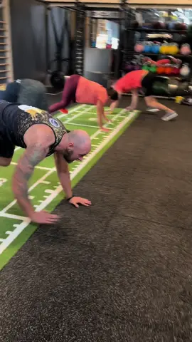 #zuufitness #zuufit #zuu #bodyweightworkout #gym #workout #groupworkout 