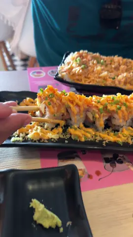 Sushibox experience in Thailand sushi was great Spicy Salmon  🍣 #toerbroers #thailand #sushibox #traveltiktok #travel #contentcreator 