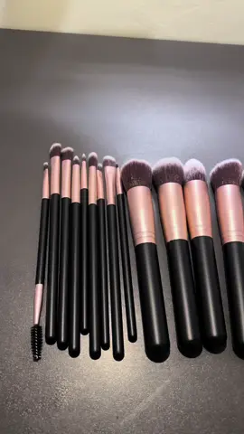 High quality makeup brush set  #makeupbrushes #nairobimakeupartist #nairobimakeupstore #makeupbrushes 