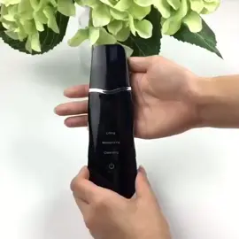 Máy Sủi Da Cà Da Làm Sạch Sâu Da Mặt Ultrasonic Shovel gồm 3 chức năng: ▪️ Cleansing : Chức năng làm sạch (làm mềm lớp sừng, tế bào da chết kiểm soát mỡ da), ▪️ Moisturizing : Chức năng nuôi dưỡng (hiệu quả làm trắng và cung cấp kem dưỡng của mỹ phẩm) ▪️ Lifting : Chức năng tăng cường sự săn chắc (làm trẻ hóa lỗ chân lông của da, làm săn chắc da) Máy được bảo hành chính hãng 12 tháng #maycada #maysuida #maycamun #maytaytebaochet #maydaymun #maytaydachet #maycadachet #suida #maycadamat #maylamsachdamat #maysuidachet #maysuidaultrasonic #maycadaultrasonic #maysuimun #cadachet