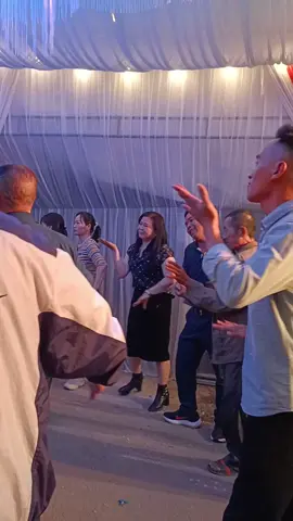 ngày vui của chị em phụ nữ. múa lăm vông lào.  Nguyễn Sơn 38 @Hương Giang 8502 #WomenInSports #hashtag #hashtagcu #đờicôngnhân #xuhuong #đờimà #tagalog @hongtanphan 