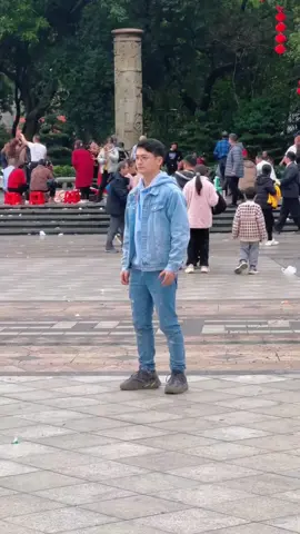 That was smooth 👌🏻  . . . #dancing #dancer #music #chinese #robot #robotdance  #cool #funny  #reel  . . . video: tarot_mountain