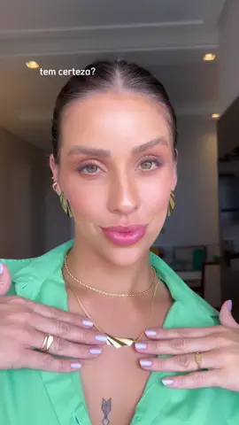 Nova coleção saindo do forno diretamente para transformar seus looks.  Na verdade é clichê dizer que transforma os looks, eu sei. Porém, digo experiência própria já que sou totalmente adepta as semijoias, que também transforma nosso brilho, nosso posicionamento e nossa autoestima. E tenho certeza que se você não se sente poderosa usando um mix de colar, pulseiras e brincos é porque você não conhece ainda as joias da @goldenbellejoias ✨ Corre para o site e garante com cupom de desconto: FERLARISSAL, essas peças lindas, modernas, versáteis e que serão suas companheiras por longos e longos anos. ❤️ LINK NA MINHA BIO 