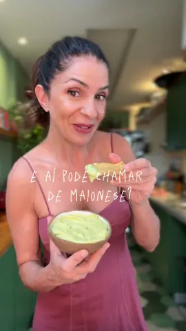 Maionese de 🥑! Abram alas que os fiscais de receitas estão chegando!🤷‍♀️🤓🤔 tem gente brigando até hoje nos comentários da primeira versão.  Pode chamar de maionese? 🤔 Na 1 versão fiz com iogurte e muita gente pediu uma opção sem lactose. Essa ficou até mais gostosa, fora o que ficou linda né? Me conta o que achou aqui nos comentários 👇 Ingredientes:  2 ovos cozidos  1 avocado  2 colheres de sopa de vinagre  1 colher de sopa de mostarda  Sal a gosto.  E seja feliz 😍🥑🥰