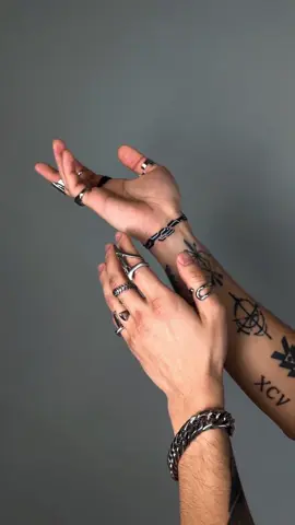 anotha cyberpunk wrist band wrap 💁🏻‍♀️🤖 #tattooideas ##wristtattoo #cyberpunktattoo #cyberpunk2077 #tattoolover  #cyberpunkedgerunners #tattoodesign #fypシ 