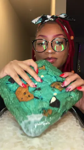 Giant Cookie Monster Cookie 🍪 with ice and milk #asmr #notalkingmukbang #mukbang #fypシ #fyp #asmrfood #cookies #cookiesandmilk #icemilk #cookiesandmilk cookies and ice milk mukbang #cookiemukbang #cookie 