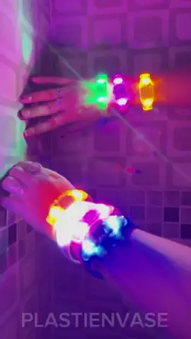 Estas pulseras con luces led sincronizadas a los sonidos que capta son una fantástica opción para tus eventos! 🎉🪩😎 #novedades #productreview #producto #luces #evento #fiesta 