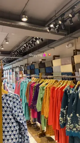 Come shop with me 🙌🏻🌸😇 #minivlog #tiktok#clothes #khaadi #viral #like #enjoy #dgkhan #trend #2024 #vlogs #likes #share #comment #viraltiktok #fypシ゚viral #foryou 