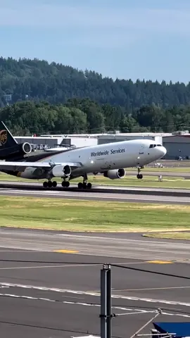 UPS (5x976) McDonnell Douglas MD11-F landing 🛬 in PDX from SDF on 5/28/2023 Reg: N293UP @ups @upsairlines  #ups #upsairlines #mcdonneldouglas #mcdonneldouglasmd11 #md11 #cargoplane #pdx #flypdx #sdf #aviation #aviationdaily  #aviationlovers #plane #planespotting #planespotters #airplane #landing #hikouki_club #飛行機 #飛行機のある風景 #飛行機好きな人と繋がりたい #ユナイテッドパーセルサービス  #ups #upsairlines #mcdonneldouglas #mcdonneldouglasmd11 #md11 #cargoplane #pdx #flypdx #sdf #aviation #aviationdaily #aviationlovers #plane #planespotting #planespotters #airplane #landing #hikouki_club #飛行機 #飛行機のある風景 #飛行機好きな人と繋がりたい #ユナイテッドパーセルサービス