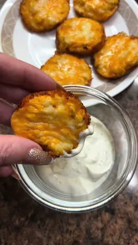 Preheat oven to 350° & shred 1 cup cheese. Use half to fill 6 muffin tins. Bake for 4 mins and let cool for 2 mins. In a bowl add 3 tbsp softened cream cheese, 3/4 cup shredded chicken, 2 tbsp hot sauce, 1/4 tbsp ranch, and mix. 1 tbsp of the mix to each tin, then top with remaining cheese and bake for 10 more mins. Dip in ranch and enjoy! #viralsnacks #ketosnacks #partyfood 