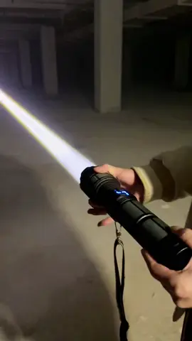 🔦Super powerful outdoor flashlight ✅ Strong light irradiation distance up to 1,000 meters ✅ A must-have for travel.