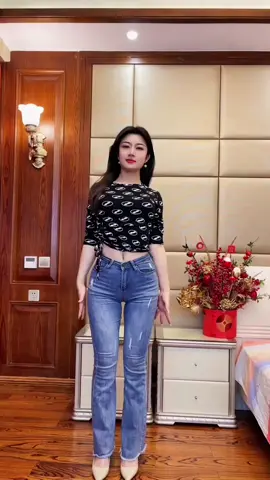 Nghe bảo nhạc này cuốn nên vội vã lăn xíu 😊 #gaixinh #tiktokdance #WomenOfTikTok 