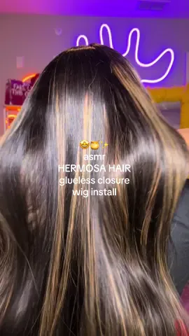 This shade of blonde highlights is 😚👌🏾! Same wig in my b!0 & use code: MOSA for an extra 22% off 🤑✨ WIG DETAILS 📌  from: @hermosahair  construction: 8x5 glueless closure wig length: 26” texture: straight density: 180% #gluelesswig #hermosahairwig #easywiginstall #highlightwig #asmrwig #asmrwiginstall #zhanealiya 