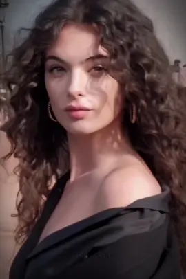 A beautiful woman who inherits her mother's beauty perfectly#devacassel 