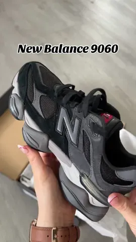 My first time getting an all black shoe and I loveeee 🔥🖤 #newbalance9060 #newbalancewomen #newbalanceshoes #newshoescheck #newbalance9060blackcastlerock #newbalancewomen #shoegamestrong #shoegame #newbalanceunboxing 