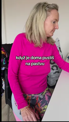 Taky doma chodíte bez ? A jaký máte názor na práskačky ? nutné zlo ? nebo pomoc ? #martinhranac #hranac #praskacka 