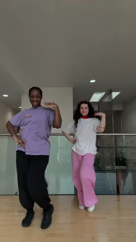 1 hour break or tiktok opportunity? dc: @Mia🥰  • • • • • • #easydance #fypシ #dance #quicksteps #LearnOnTikTok #fypage #fundance #foryou #LCDS #lcds #duo #pink #trends 