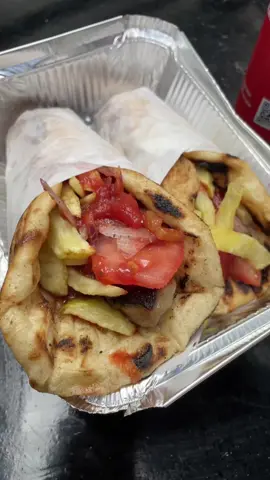 🇬🇷🇬🇷 (Que rica está la comida ❤️❤️) 