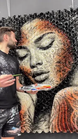 What would you like to name her? 🤔🌹 New portrait on roses 🎨 On display at @lesgaleriesbartoux 🖼️ #art #roses #paintonroses #blackroses #contemporaryart #acrylicpainting #artwork #roseartwork #artgallery #artstudio #flowers #portrait