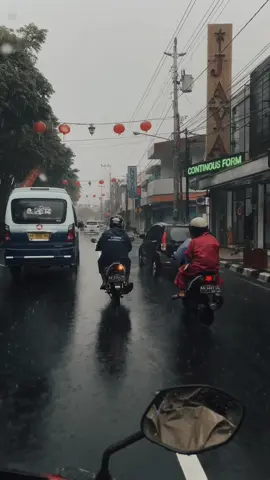 Kukenalkan hujan di Kota Magelang 🌧️🌧️ #rain #magelang #magelang24jam #hujan #pluviophile #fyp 