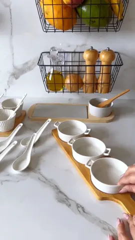 Achadinho da shopee: petisqueira com recipientes de porcelana e tábua de bambu 😍 (link nos comentários) #petisqueira #achadosshopee #mesaposta #organizedhome #fy 