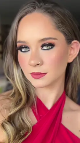 Makeup para @La Marce de hace unos meses✨ #makeupartistguatemala #maquillistaprofesional #makeupartist  #makeuplook #freelance #beauty #BeautyTok #fyp #guatemalamakeup #prom 