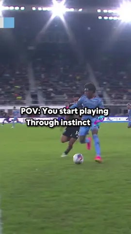 Start playing through your instinct stop overthinking!! Start Your Journey now!! Follow for more ➡️ . . . . . #football #Soccer #futbal #fotball #improvement #game #footballskills #talent #movement #flow #effortless #athlete #athleticism #viral #fy #fyp #elite #tallesmagno 