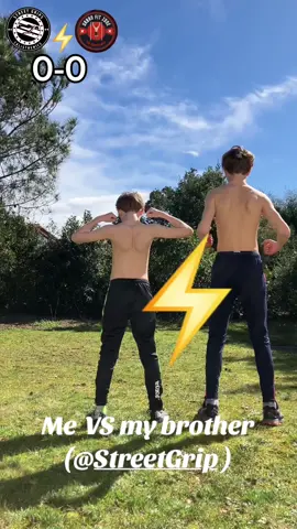 The ultime battle challenge between me and my brother! Who will win? Let’s see that 💪!! #streetworkout #calisthenics  #challenge #simple #progression #pourtoi #débutant #tuto #traction #pullup #pushup #erreur #correction