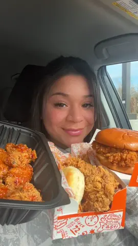 @Popeyes POPEYES FEAST FOR LUNCH! SOOO BOMB OMG DELICIOUS 😍😍🍗🧡🧡🧡 #popeyes #popeyesmukbang #popeyesasmr #asmr #mukbang #popeyeschickensandwich #popeyeswings #popeyesbiscuit #popeyeschicken 