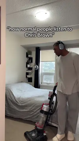 Chris Brown fans can relate 😂#latenightvibe #chrisbrown #throwbackmusic #rnb #fyp #sheeloveskp 