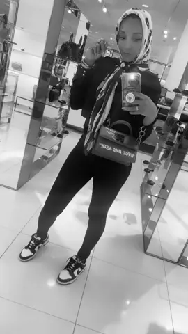 “Ima Get My Blue Cheese Then I Be Dressin, I Gotta Teach These B*tches A Lesson!” 🥷🏼👜💄💋 #TheRichAuntie 💅 . . . #fashion #style #Love #instagood #like #photography #beautiful #photooftheday #follow #instagram #picoftheday #model #bhfyp #art #beauty #instadaily #me #likeforlikes #smile #OOTD #followme #moda #fashionblogger #cute #instalike #myself #fashionstyle #photo #fashionista 