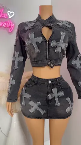 Cross Your Heart Denim Set now available in BLACK🖤 highly requested & a best seller! Mannequin: size medium, wearing a SMALL SUPER STRETCHY! . . . #crossdenimset #denimset #denimoutfit #denimoutfits #denimtwopiece #twopieceset #twopieceoutfit #trendyoutfits #baddieoutfits #baddieonabudget #baddieonnabudget 