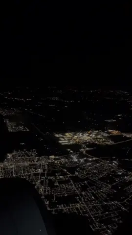 What a view 🇮🇹✈️ #italy #fiumicinoairport #whataview #austrianairlines #a320neo #nightflight #aviationlovers 