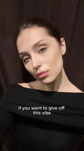 DM me on Ig for a perfume consultation 🤍 . . . . . . . . . . . . . . . . . . . .  #90sminimalism #minimalism #perfume #fragrantica #scent #90s #calvinklein #90snyc #katemoss #cbkstyle #carolynbessettekennedy #cabmate #gwynethpaltrow #perfumerecommendations #perfumereview #unisexfashion #unisexperfumes #cleangirlaesthetic #fashion #therow #style #fragrance  #byredo #santal33 #tomford #chanel #escentricmoleculesperfume