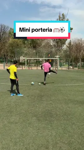 Reto mini portería con diferentes distancias 😱🥅⚽️ #TikTokDeportes #celebraelfut #Soccer #futbol #challengefutbol 