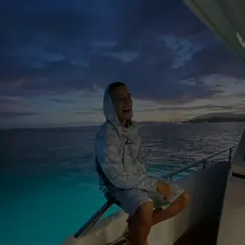 La Despedida  -  @daddyyankee  #ladespedida #lyricmd #lyricmdflyp #lyricmdregueretro #lyricmd #lyricmdflyp #lyricmddaddyyankee #lyricmddaddyyankeepr #daddyyankee #daddyyankeepr 