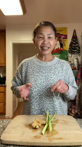 Freshly brewed lemongrass ginger tea #fyp #lemongrassgingertea #tea #khmermom #aromatic #healthbenefits #keeptiktok 