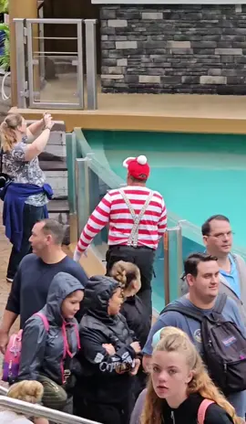 التمثيل الصامت مضحك  #lol #tomthemime#totanthemime #tomtheseaworldmime#mime #seaworldmime#funartist #thebestoftom #bestreactionprank#funvibes #totanthemime#foryou #fyp #foryoupage#funny #tomthemime#seaworld #seaworldmime#mime #tomtheseaworldmime#funny #funnyvideos#fyp #foryou #foryoupage#totanhao #😂😂😂✌️ #comedy #fy #fypシ 