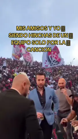 Mis amigos y yo siendo hinchas de un equipo solo por la canción #hinchada #chamasamu #brasil #futbol #cancion #fanaticos #meme #fyp #viral 