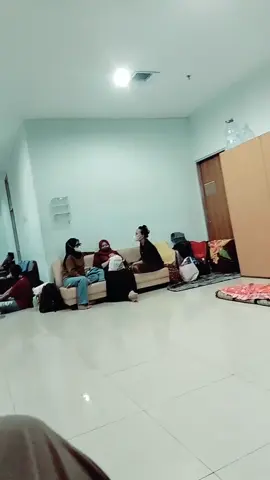 Ruang tunggu pasien ICU Semoga cepat membaik dan selalu diberi kesehatan buat para pejuang sehat tetap semangat 💪💪😘