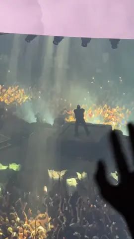 @Ye performing ‘Can’t Tell Me Nothing’ live ⭐️ 📹 : @neto.tesfaye #concert #kanye #ye #kanyewest #orlando #vultures #fyp #foryoupage #canttellmenothing #kanyelive 