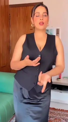 How I am looking?#growmyaccount #viral #hot #foryou 