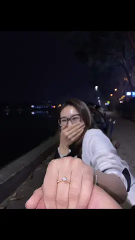 Omg !!!  Lần sau dặn trước để còn làm bộ vuốt lên ảnh cho đẹp nhaaaa  #cauhon #marryme #engaged #pnj #couple 
