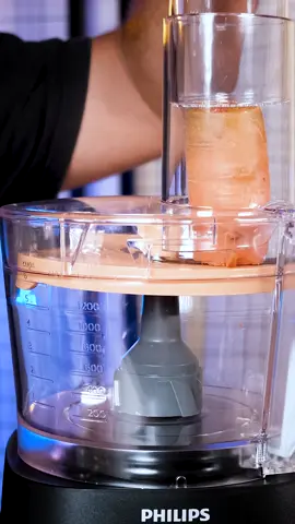 Poder contar com um eletrodoméstico multifuncional na cozinha significa economia de tempo e espaço, dois elementos valiosos nesse ambiente.  Por isso, hoje trouxemos o review de um eletrodoméstico super útil que pode ser uma mão na roda na hora de preparar diferentes receitas: o Multiprocessador Philips Walita 3000 Series. Veja nossos testes agora no canal! #MelhorCompra #multiprocessador #cozinha #philips #walita #philipswalita #review #compraonline #comprasegura #resenhadeprodutos #unboxing #comprainteligente #tecnologiaeinovacao #tecnologiadeponta #eletrodomesticos #eletrodomésticos 