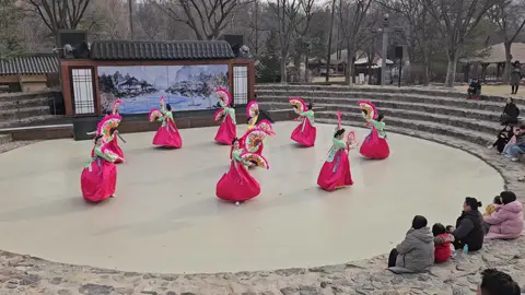 The traditional Korean dance. #Seul #Korea #travel #Asia 