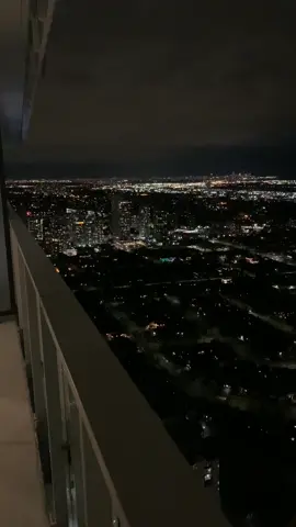 #toronto #torontolife #fyp #foryou #urbex #roof #rooftop #foryoupage #viral #goviral #aesthetic #city #citynight #pov #view