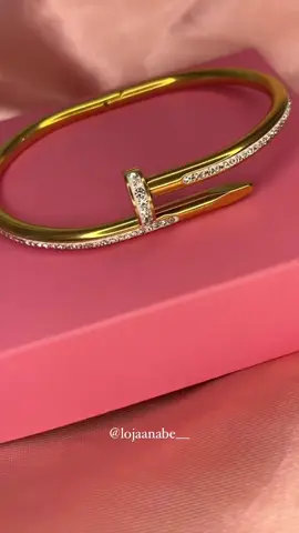 Collection GlamShine✨ Bracelete prego cravejado  • Anti alergico • Não escurece • Feito em aço inoxidavel • Disponivel na cor Prata e Dourado Por apenas: 39,99