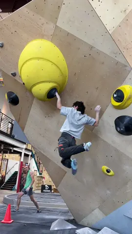 I like to refer to the big yellow hold as the crossaint hold 🥹 noah was forerunning some crazy moves on a finals boulder from a comp last fall! #competitionclimbing #bouldering 