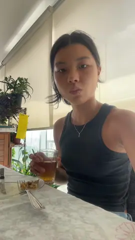 meus avos falam como se eu entendesse japones, acho fofo 